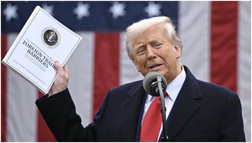 Donald Trump el 2 de abril, anuncia los aranceles impuestos a 185 países.