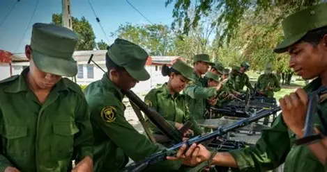 «Ningún agresor, por poderoso que sea, encontrará rendición en Cuba»