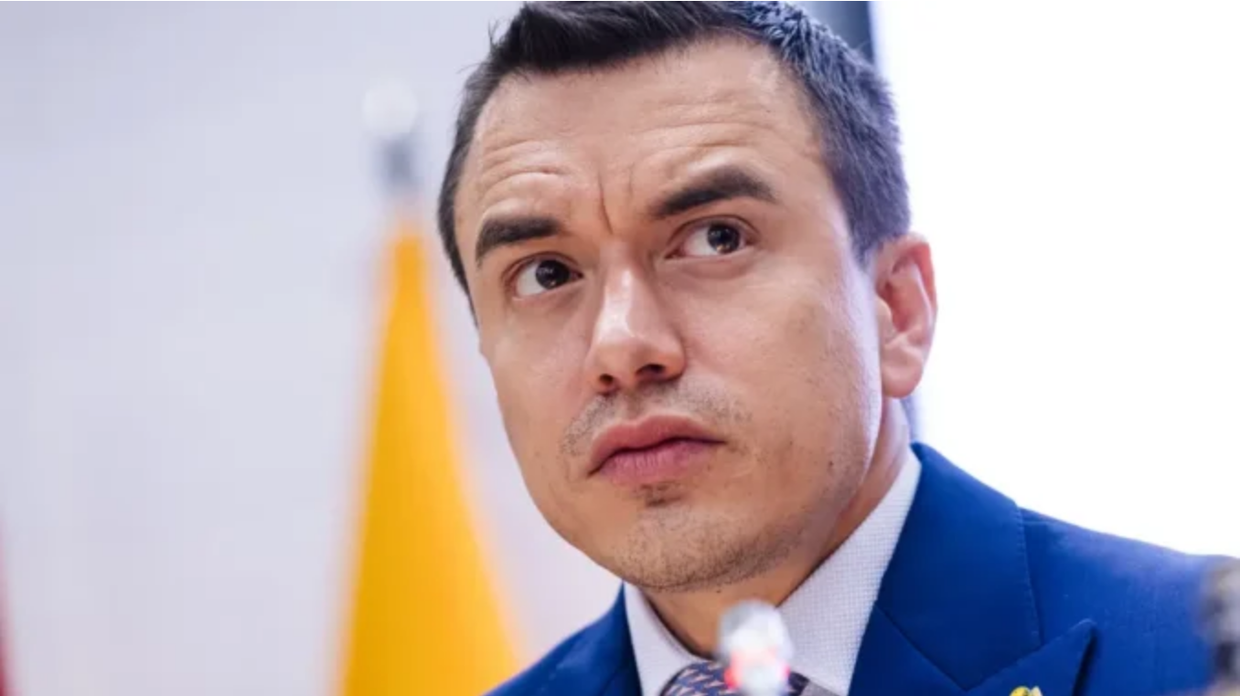 Ecuador: Noboa, un presidente entregando un país.